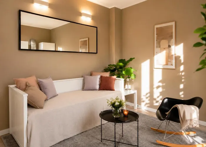Quiet & Stylish Flat 2 Min Metro Fast Wi-Fi